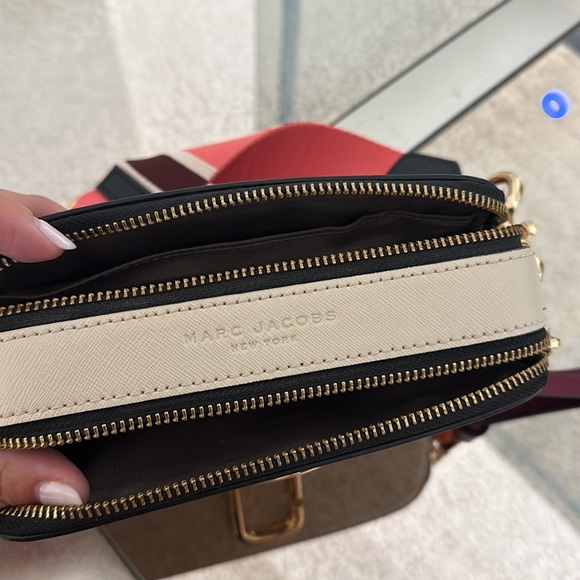 Marc Jacobs Snapshot Purse. - Picture 5 of 7